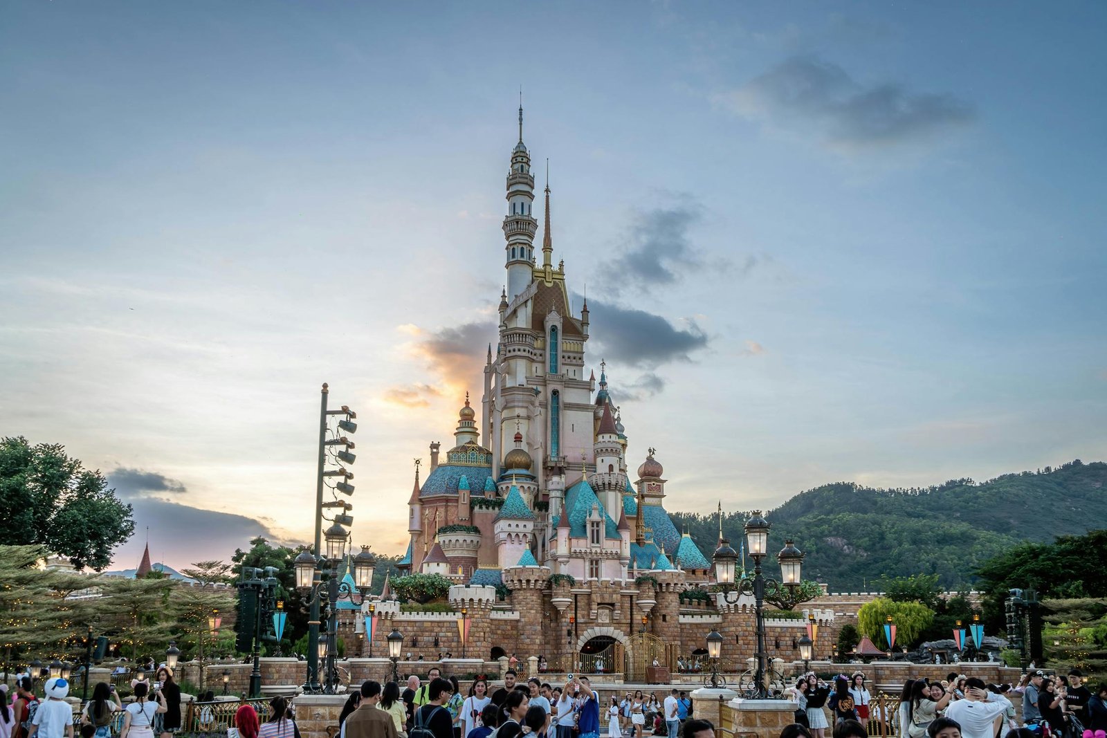 Hong Kong Disneyland Tour