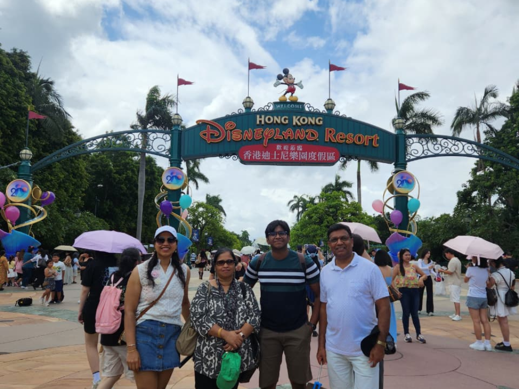 Hong Kong Disneyland tour